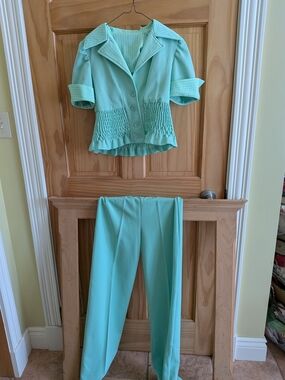 Mint Green Short-Sleeve Jacket & Pants Set